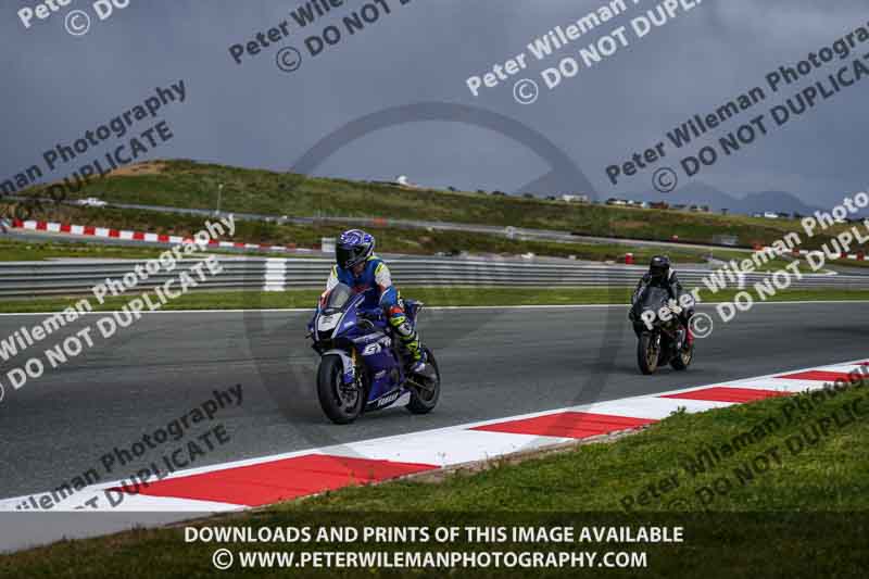 cadwell no limits trackday;cadwell park;cadwell park photographs;cadwell trackday photographs;enduro digital images;event digital images;eventdigitalimages;navarra;no limits trackdays;peter wileman photography;racing digital images;trackday digital images;trackday photos